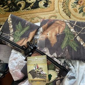 Mossy Oak zippered clip-on bags